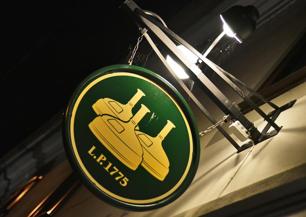 Hotel Restaurant Darwin Πράγα Εξωτερικό φωτογραφία