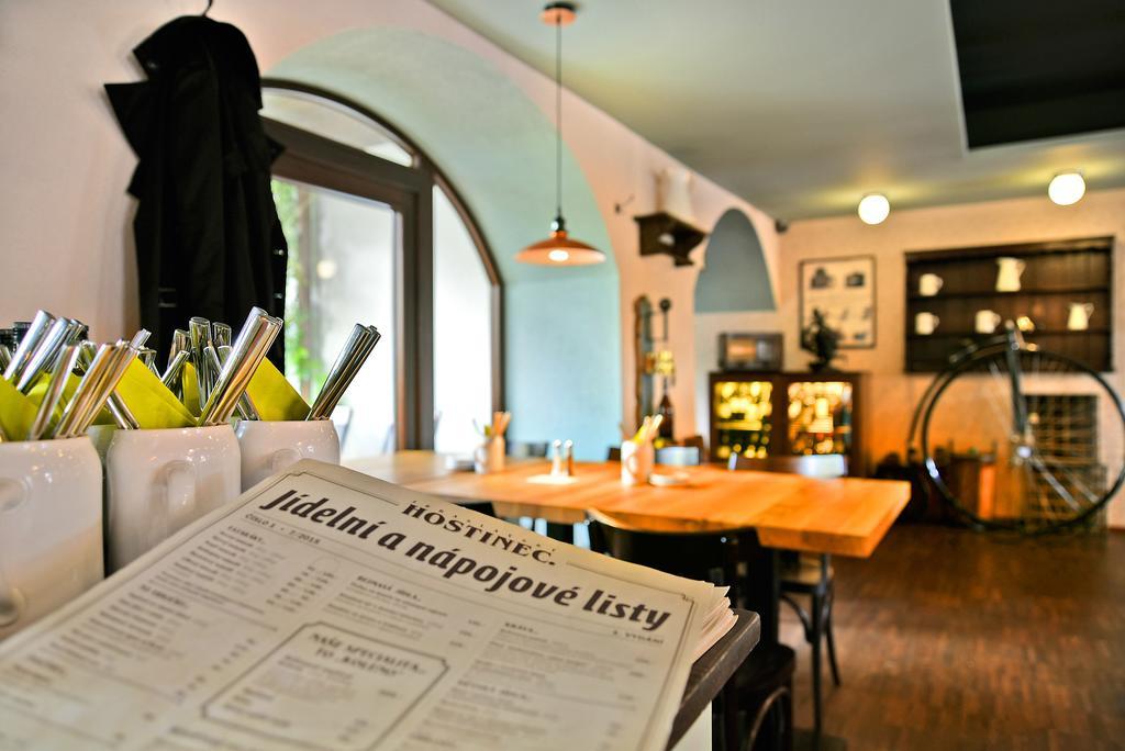 Hotel Restaurant Darwin Πράγα Εξωτερικό φωτογραφία